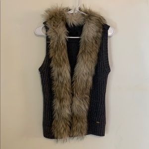 GUESS gray sweater vest with fur size M.